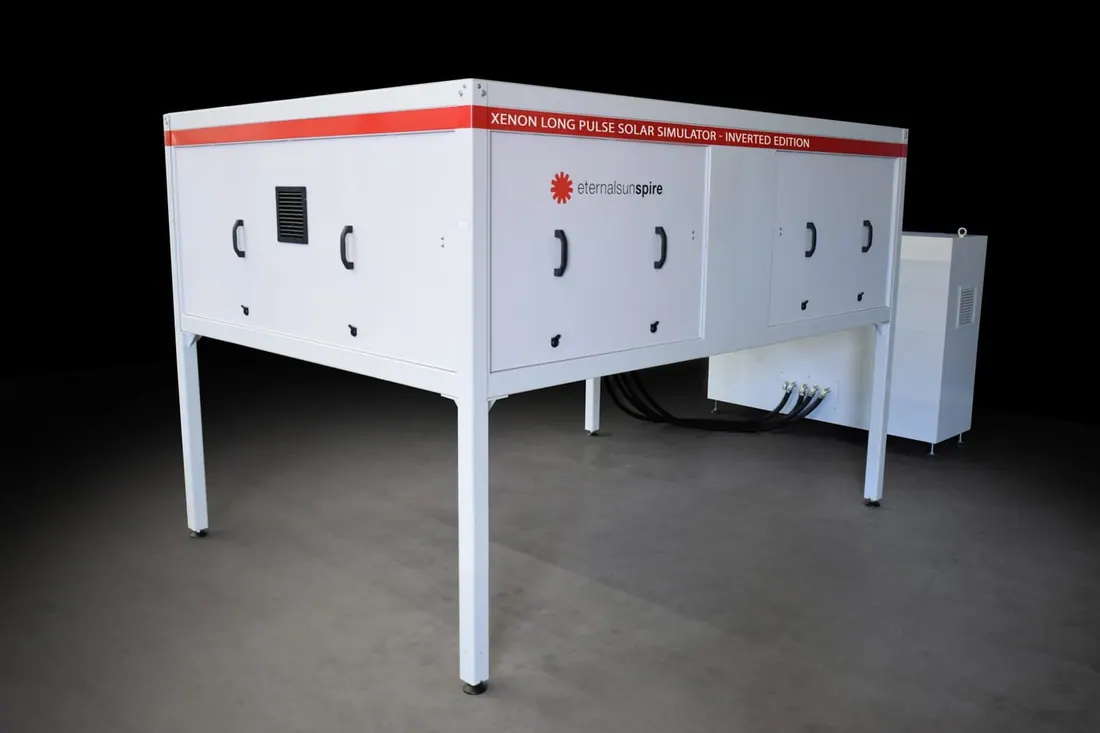 SPIRE XENON Manufacturing and Laboratory solar Flasher