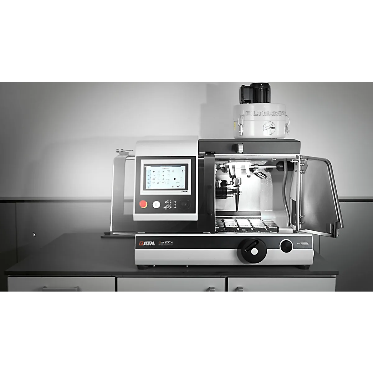 Qcut 200 A: Precision Cut-off Machine