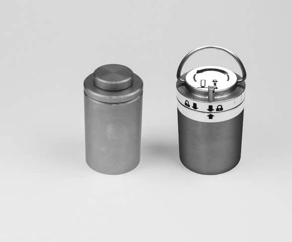 Tungsten Container - 6 mm. Manufacturer photograph for the VS242 / VS246 tungsten-container family; the specified VS246 has 6 mm shielding.